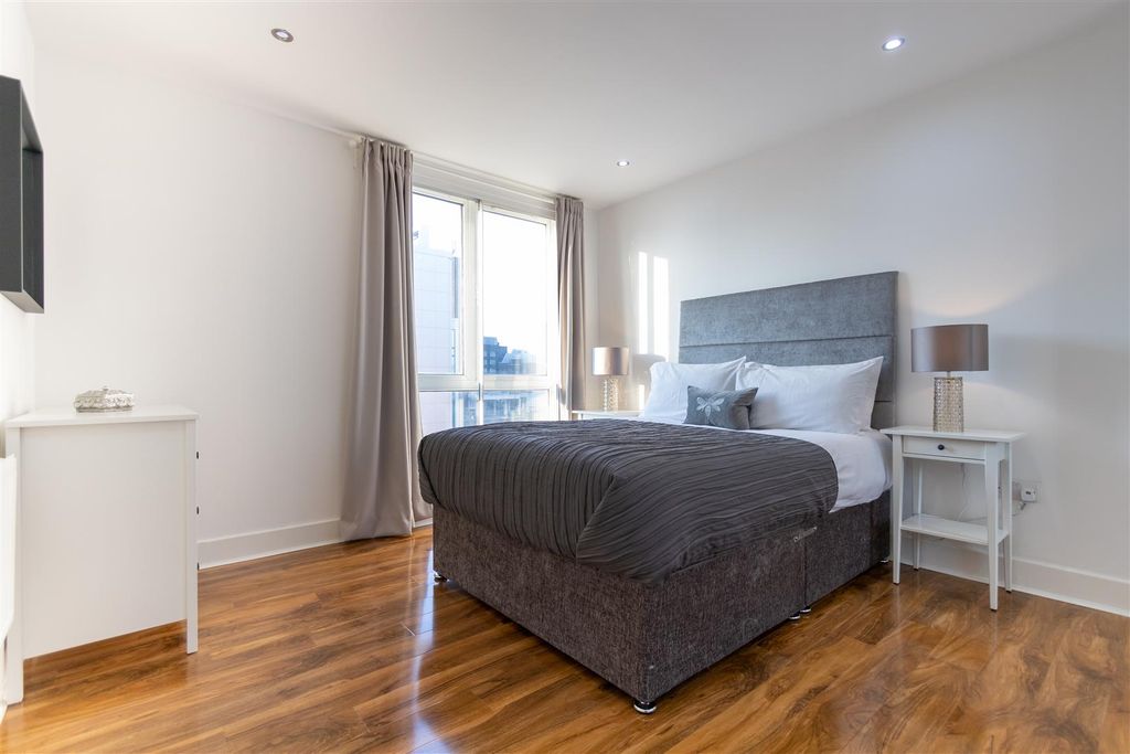 Property photo 3 of 11 Bedroom 1.Jpg