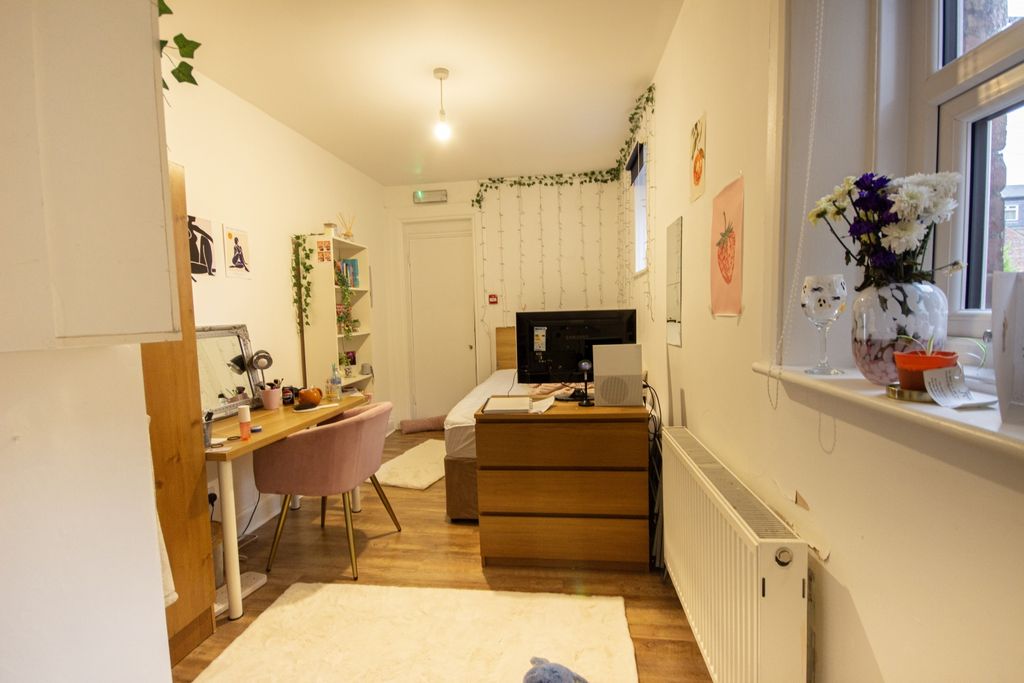 Property photo 3 of 6 5