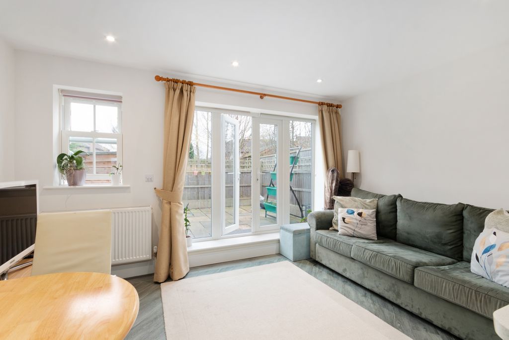 Property photo 2 of 11