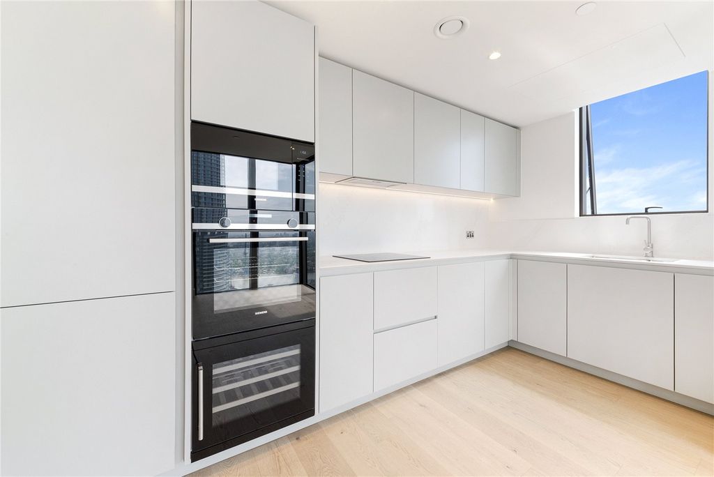 Property photo 2 of 13 Harcourt Tower