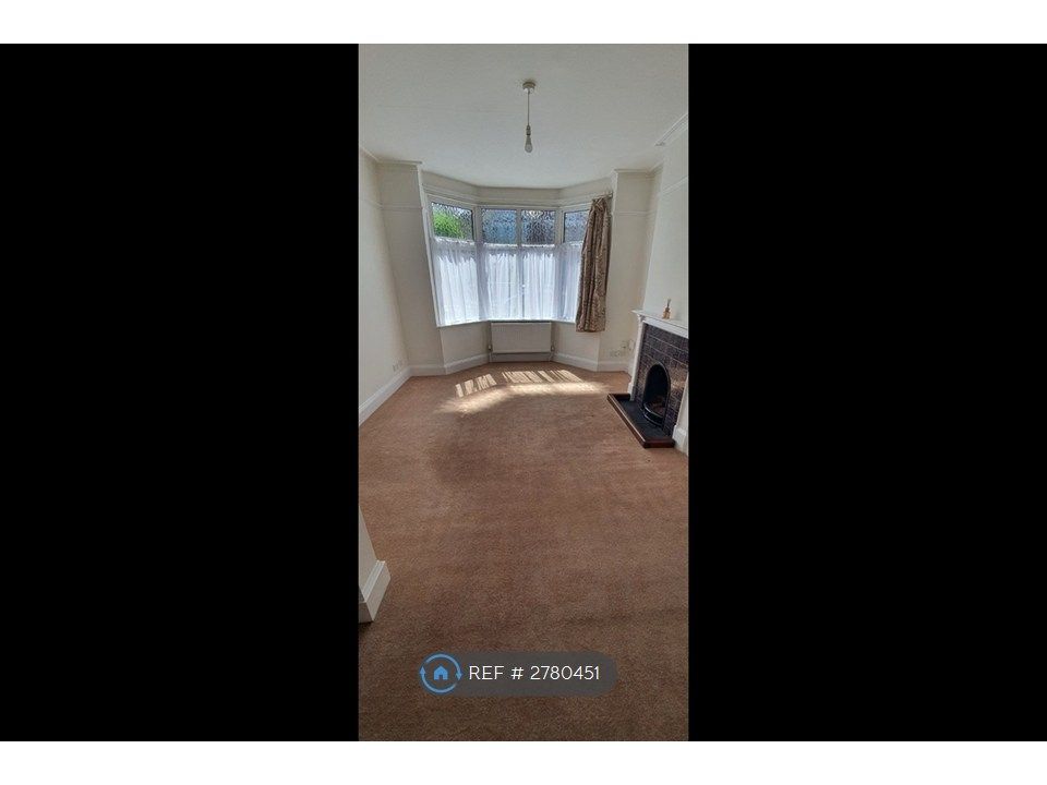 Property photo 3 of 10 Living Room