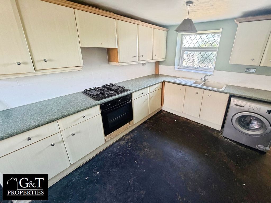 Property photo 1 of 9 Kitchen
