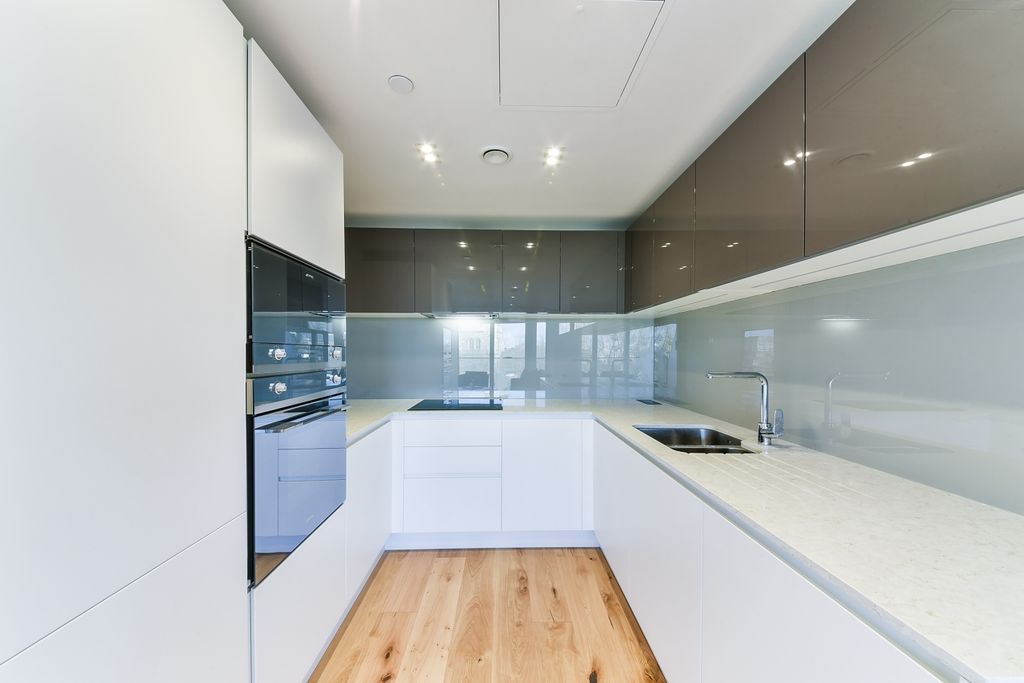 Property photo 3 of 8 Kitchen