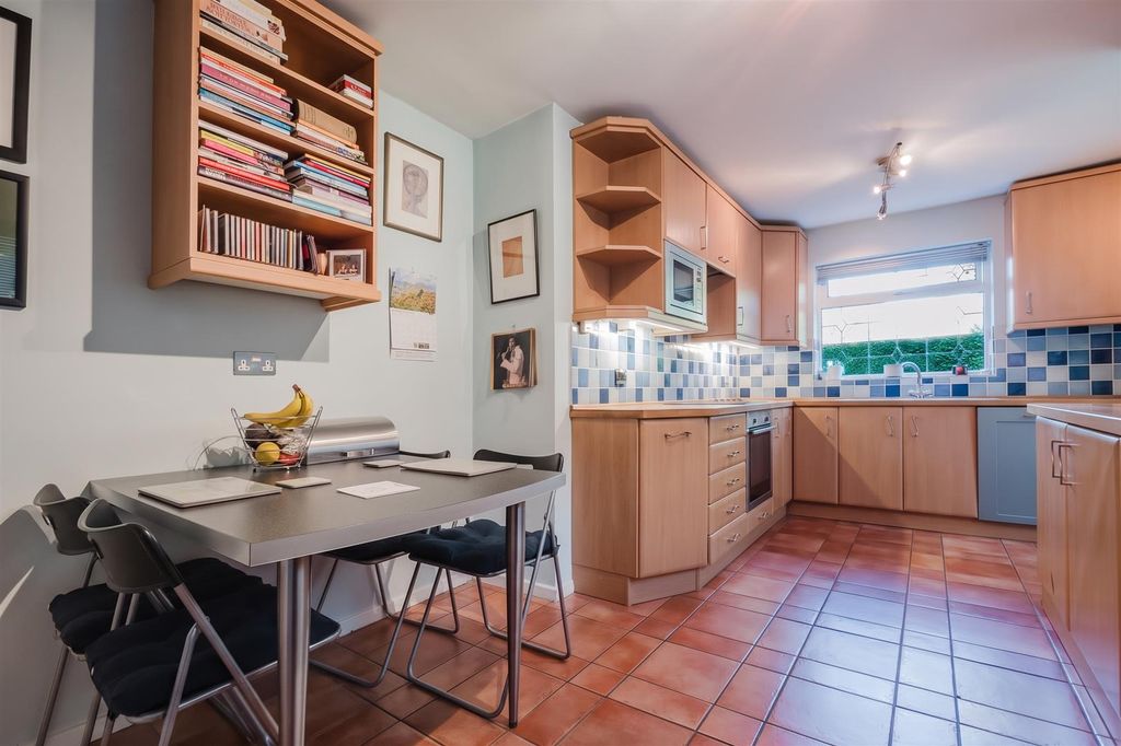Property photo 3 of 35 Breakfast Kitchen