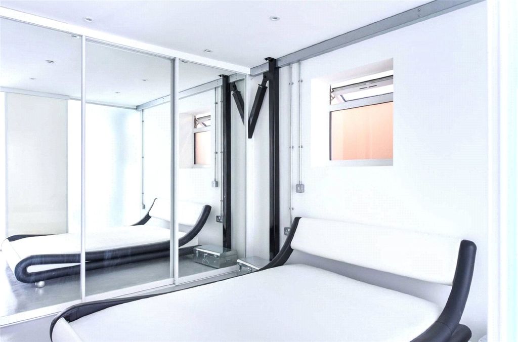 Property photo 3 of 7 Photo