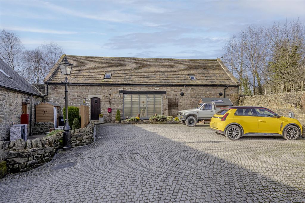 Property photo 3 of 65 Main Residence