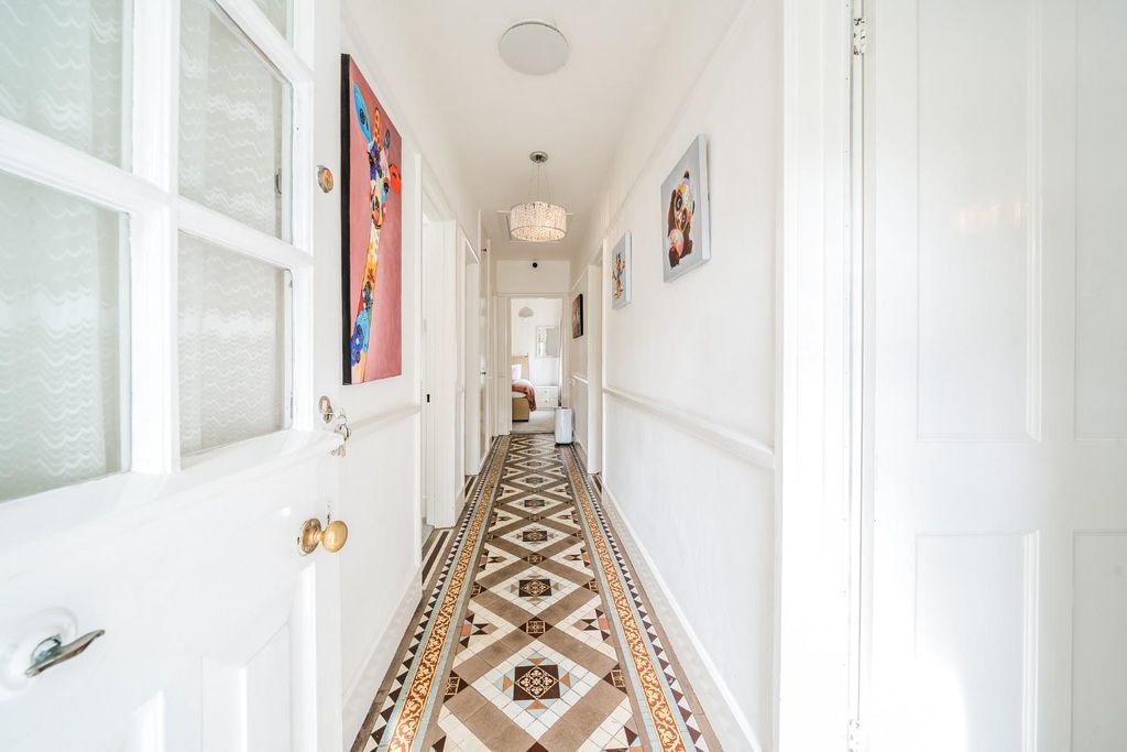 Property photo 3 of 21 Hallway