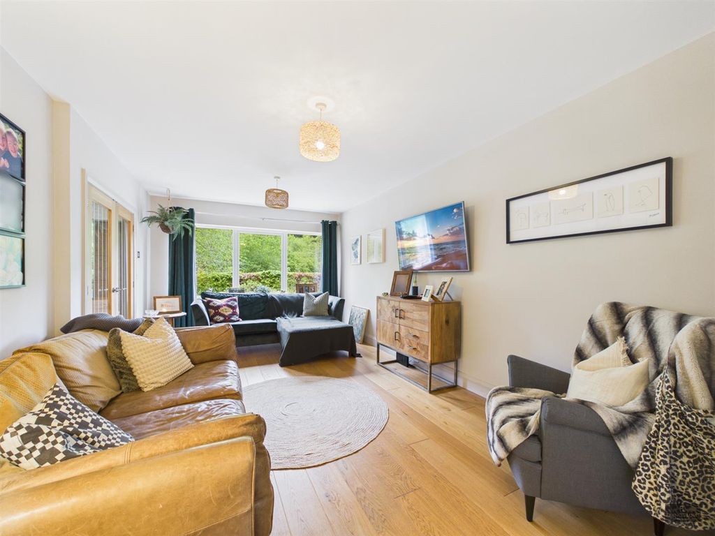 Property photo 3 of 25 Cam02887G0-Pr0648-Still002.Jpg