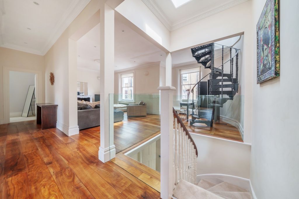 Property photo 3 of 10 Stairs