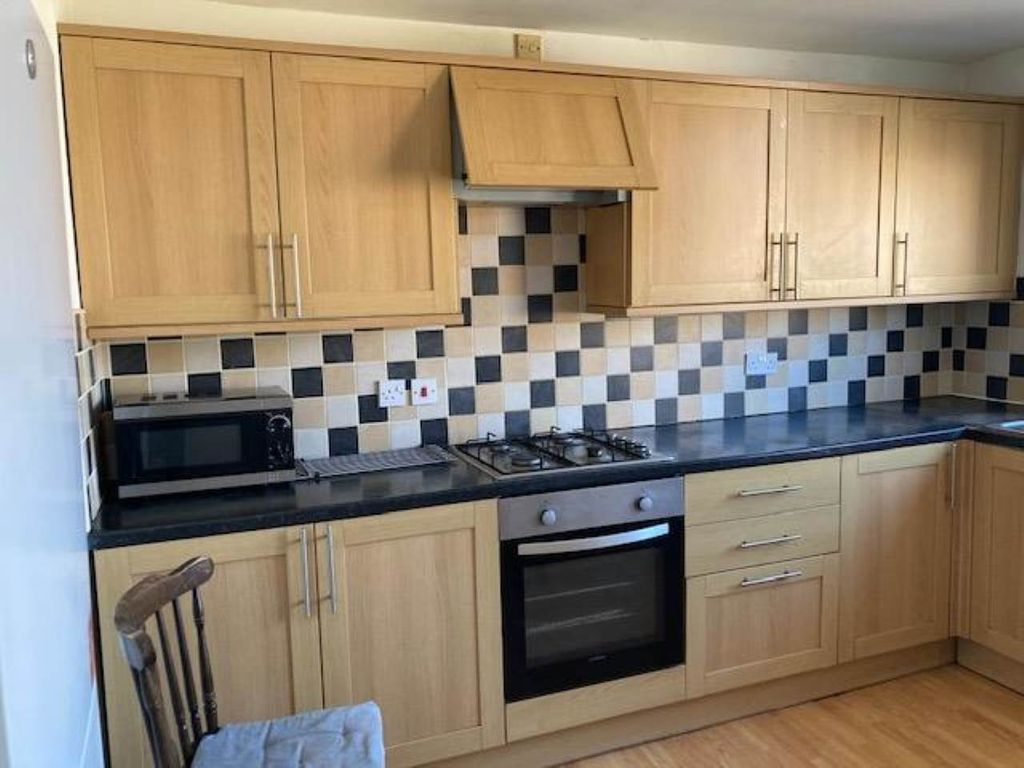 Property photo 3 of 8 Kitchen