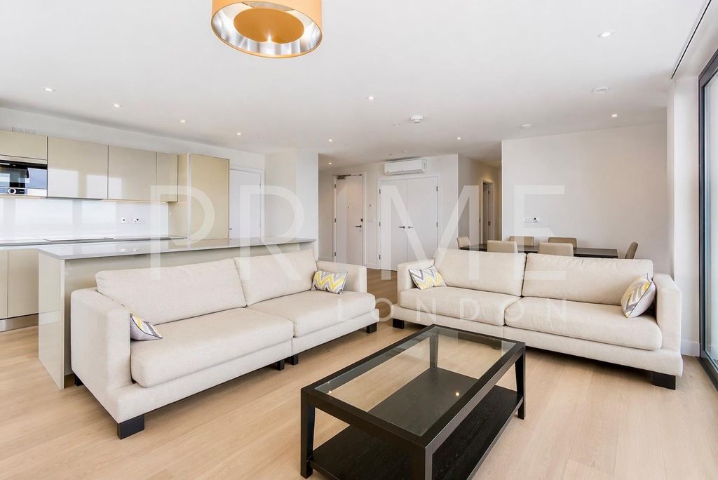 Property photo 3 of 16 Living.Jpg