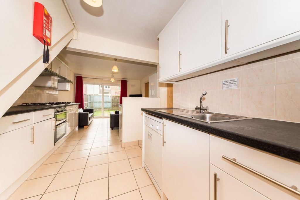 Property photo 2 of 25