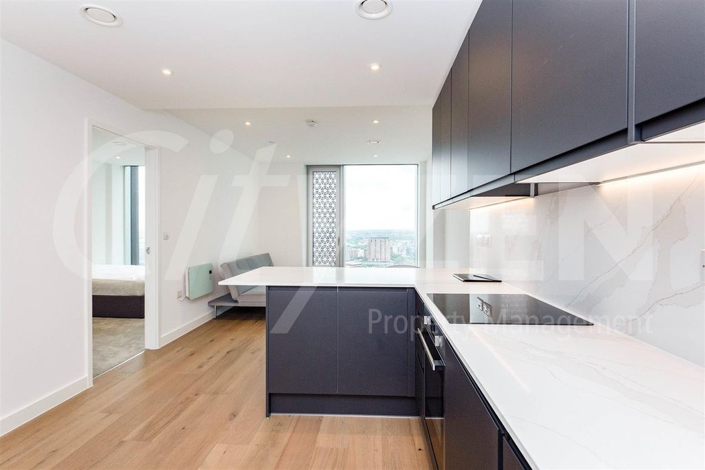 Property photo 3 of 25 Kitchen