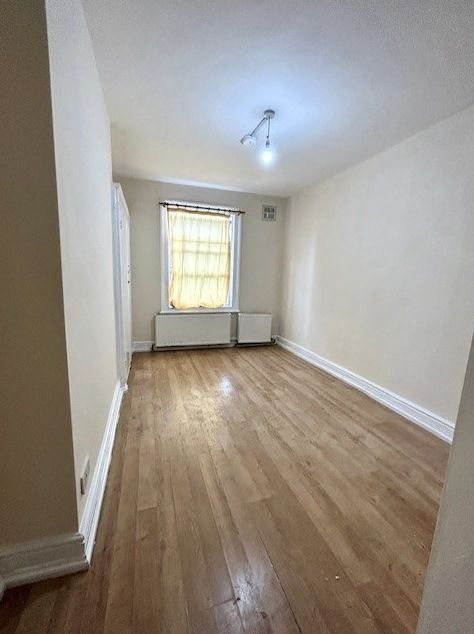 Property photo 1 of 5 Spacious Double Room To Rent!