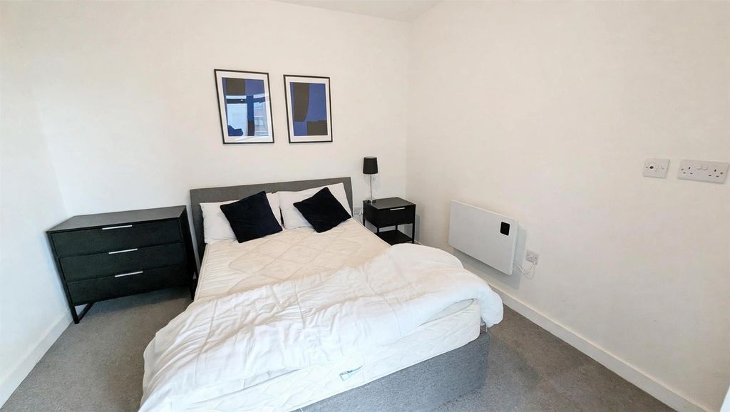 Property photo 2 of 12 Bedroom