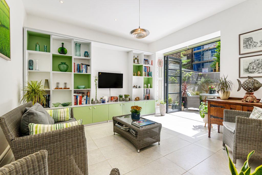 Property photo 1 of 21 Front