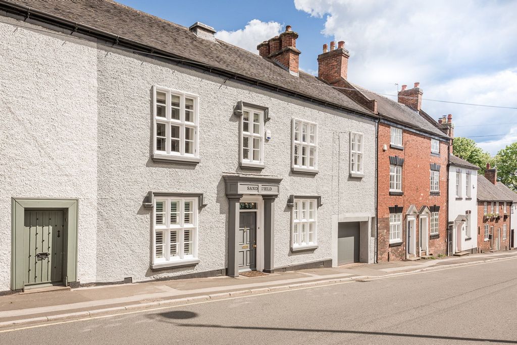 Property photo 3 of 47