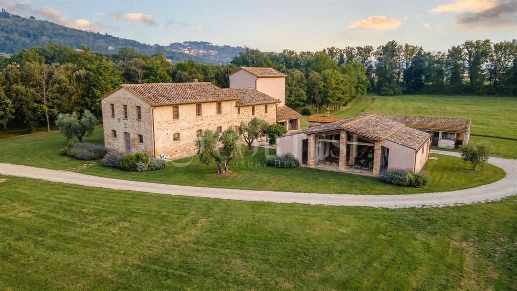 Property photo 1 of 60 Prestigious Rural Complex With Private Courtyard In A Secluded And Strategic Position