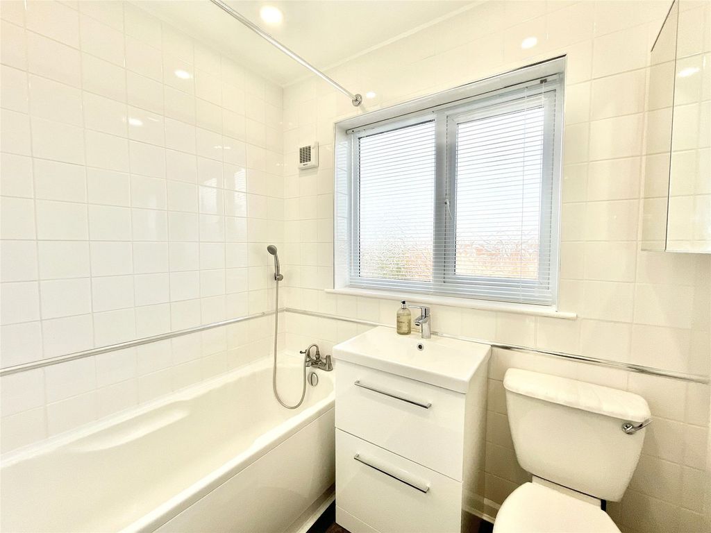 Property photo 3 of 12 Bathroom