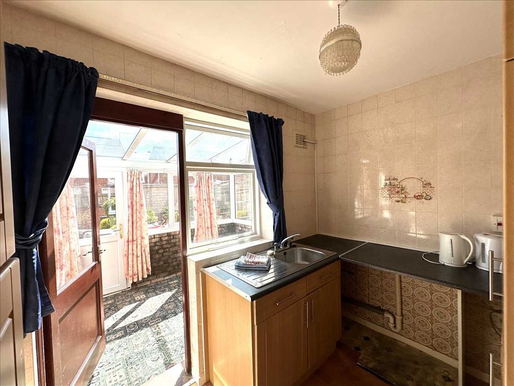 Additional image 5 of 2 bed flat for saleKensington Road, Scunthorpe DN15