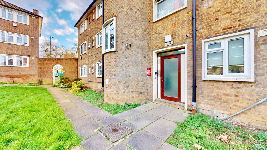 Property photo 2 of 27