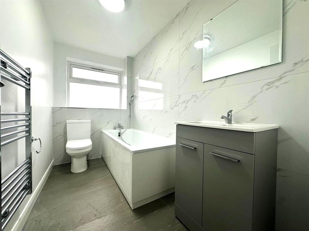 Property photo 2 of 4 Bathroom