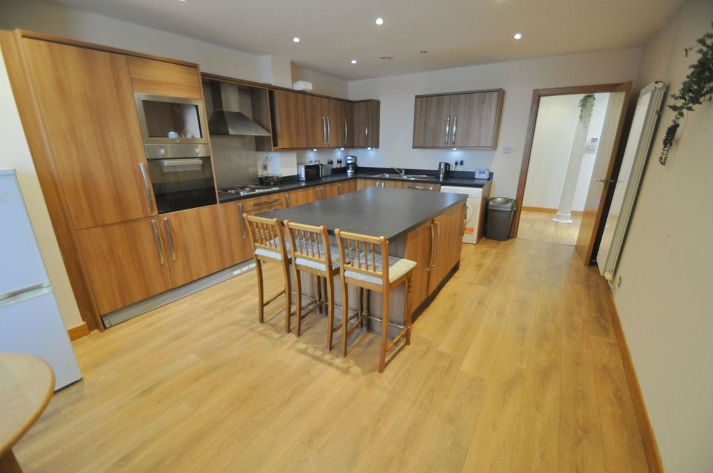 Property photo 3 of 47