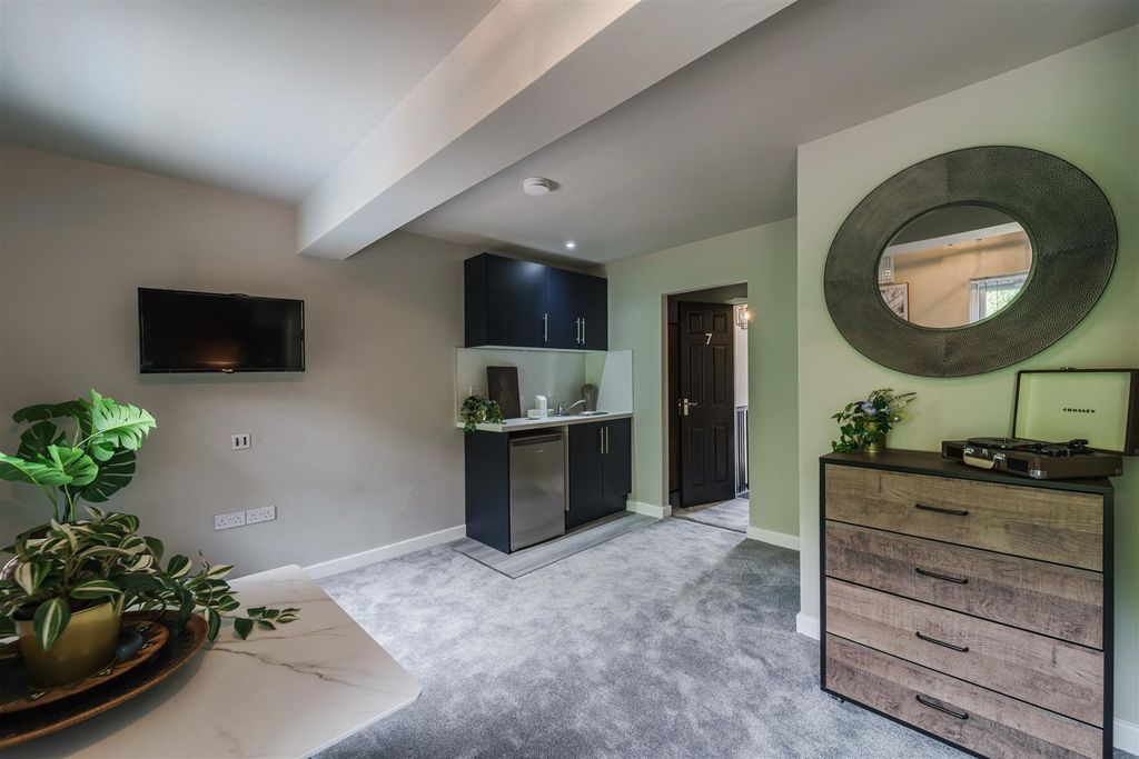 Property photo 2 of 14 006-A7R01494-Hdr.Jpg