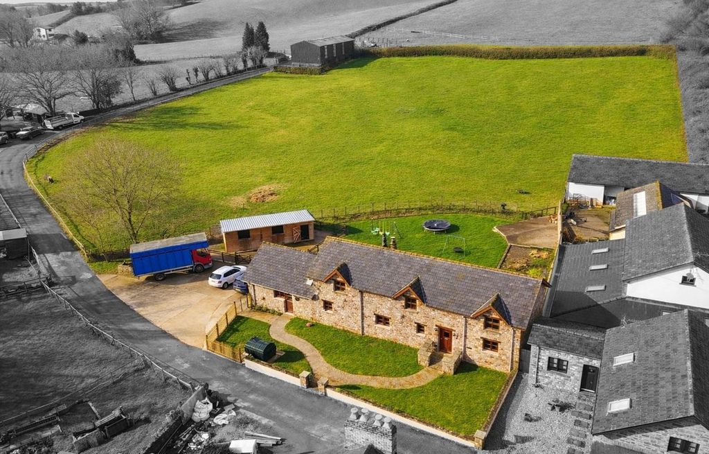 Property photo 2 of 33