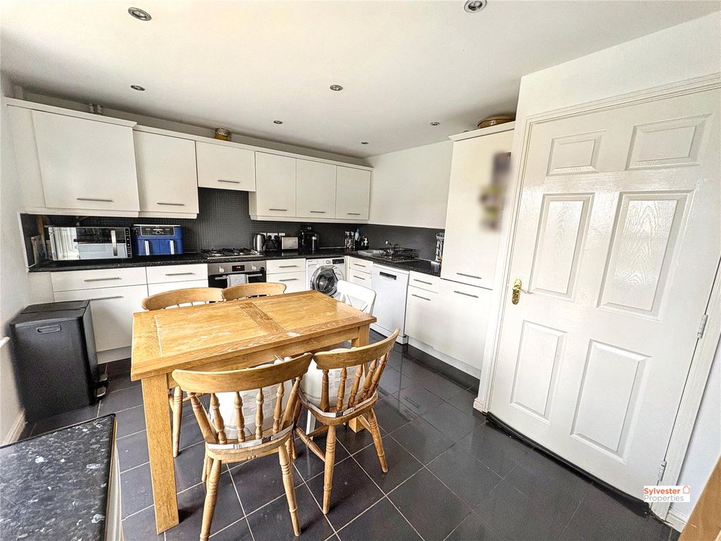 Property photo 3 of 34 Picture No. 30