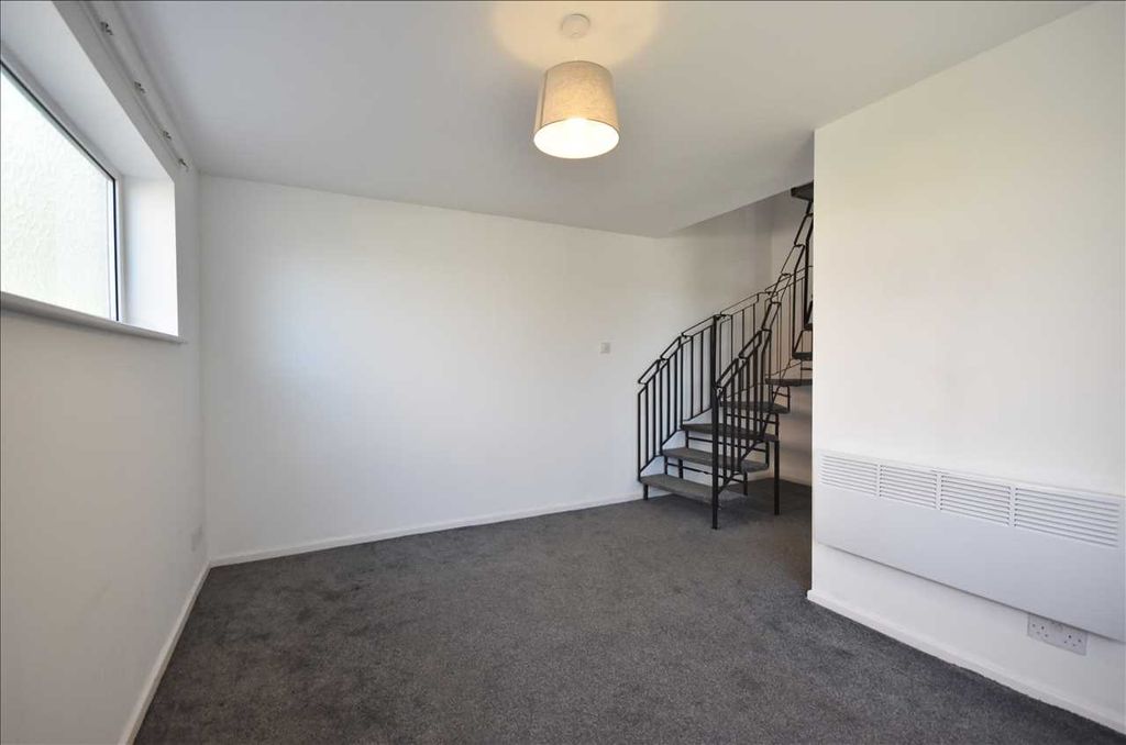 Property photo 2 of 7 Lounge