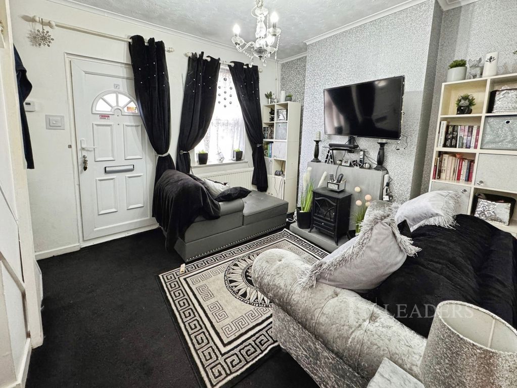 Property photo 3 of 12 Lounge