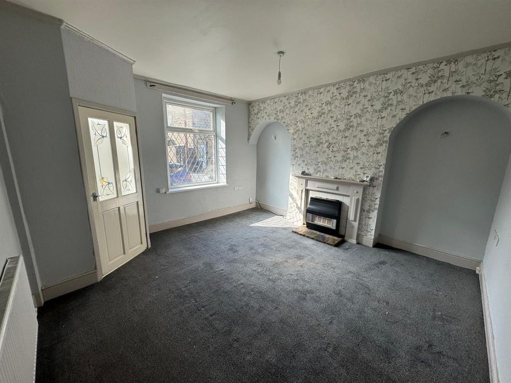 Property photo 2 of 10 Living Room
