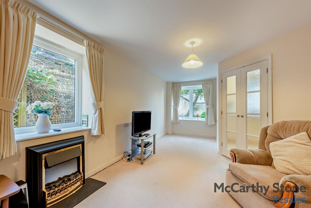 Property photo 3 of 21 8638519-Interior12-800.Jpg