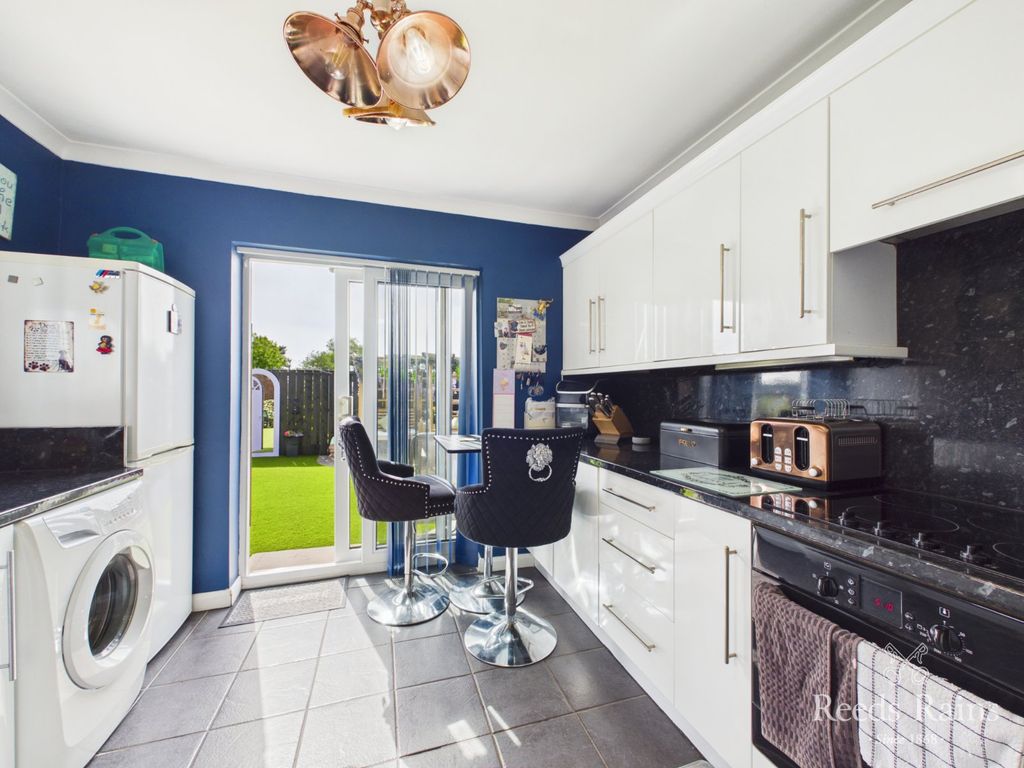 Property photo 3 of 27 Breakfast Kitchen