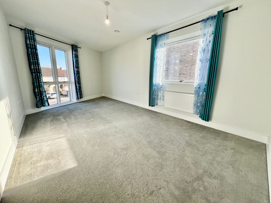 Property photo 3 of 17 Bedroom 2