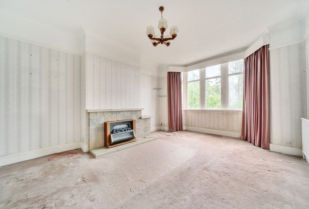 Property photo 2 of 16 Sitting Room