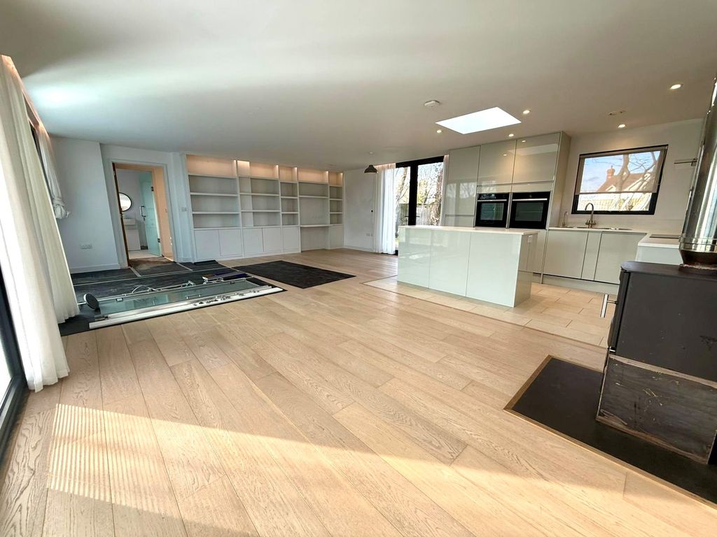 Property photo 3 of 19