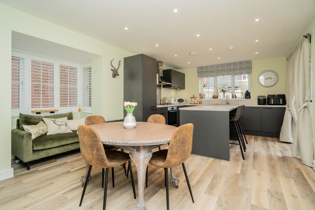 Property photo 2 of 23