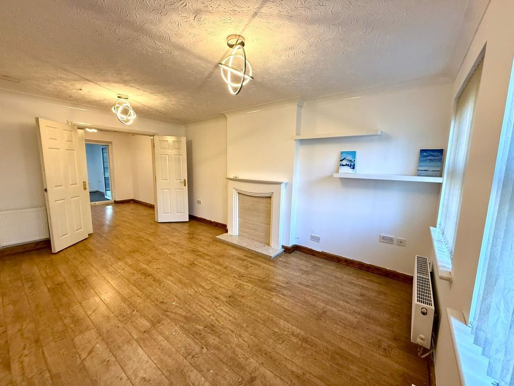 Property photo 3 of 31