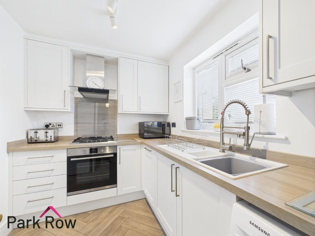 Property photo 3 of 16 Kitchen