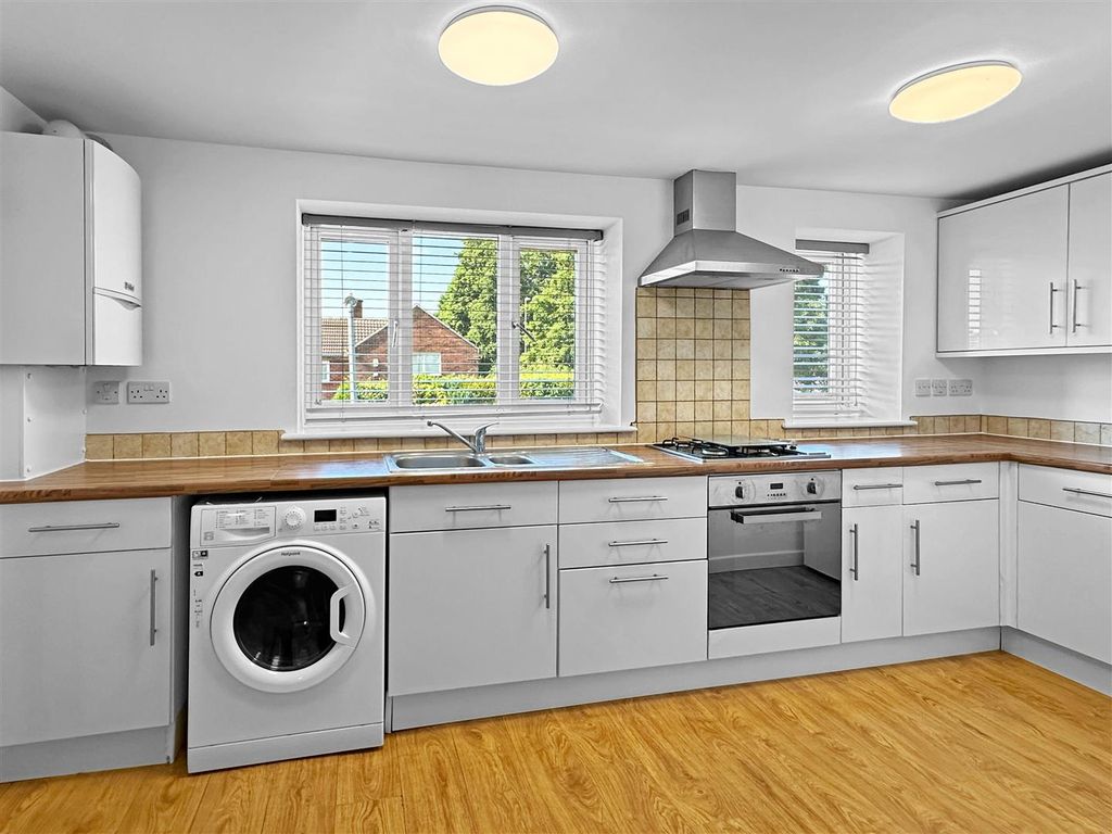 Property photo 3 of 10 Kitchen.Jpg