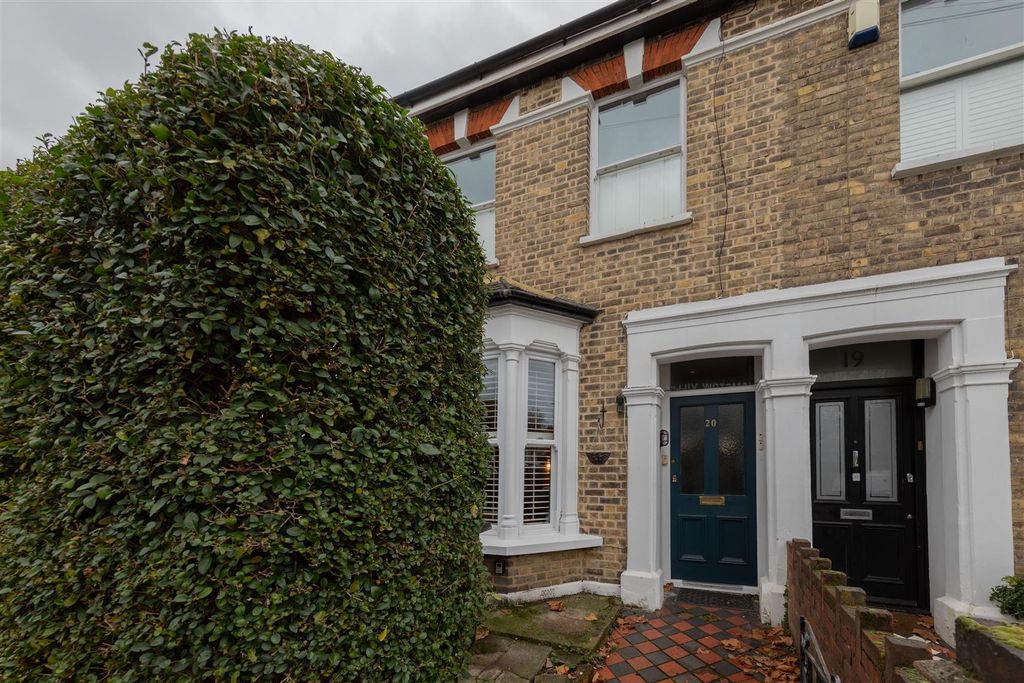 Property photo 1 of 29 Ravenswood Road, E17