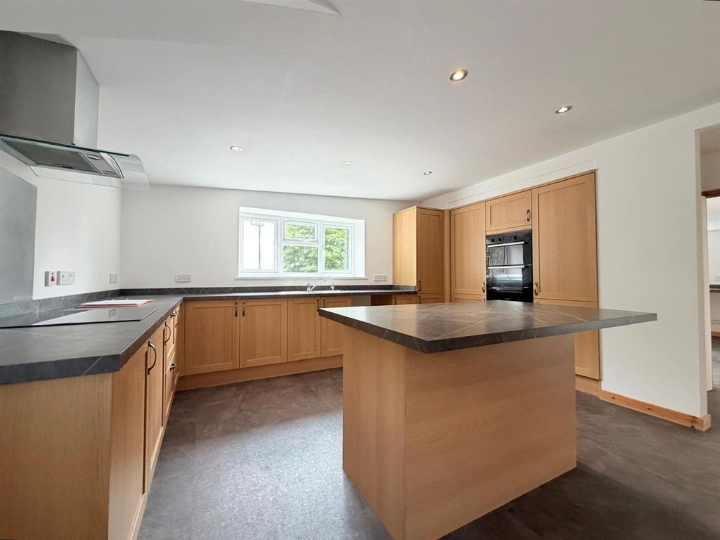 Property photo 3 of 13 Kitchen/Diner
