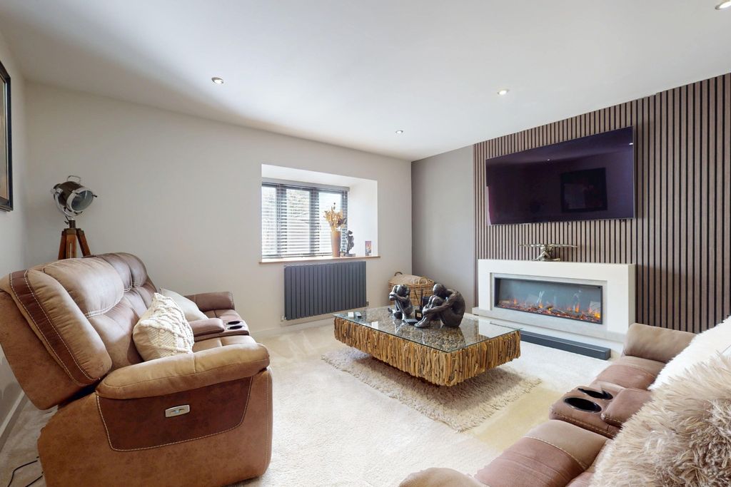 Property photo 3 of 28 3033476