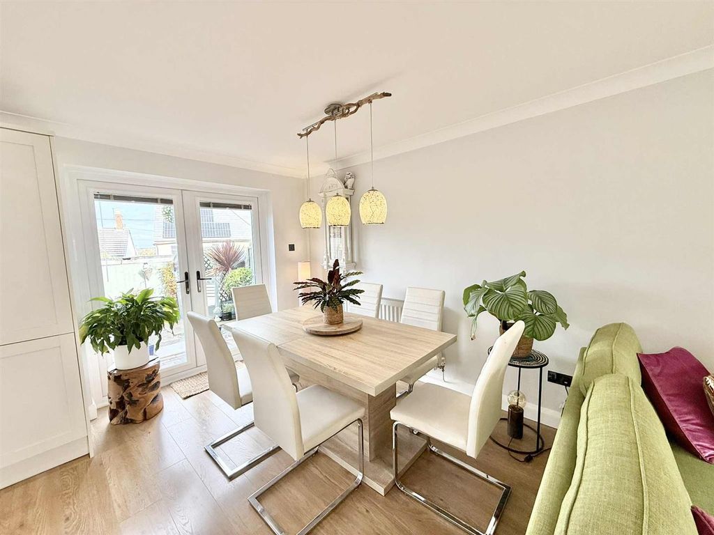 Property photo 3 of 21 Dining Room.Jpg