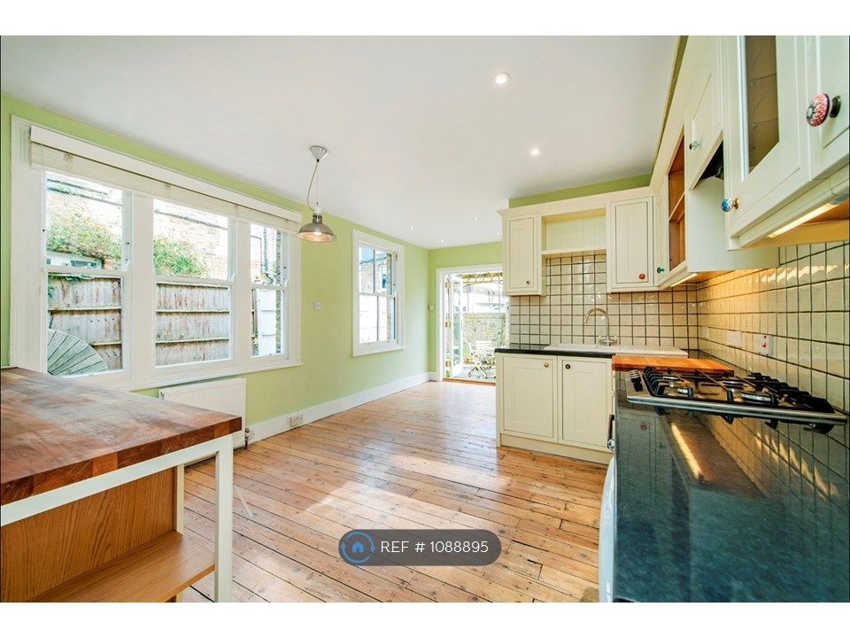 Property photo 2 of 10 Kitchen / Dining Room