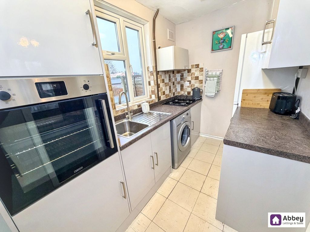 Property photo 3 of 16 Kitchen