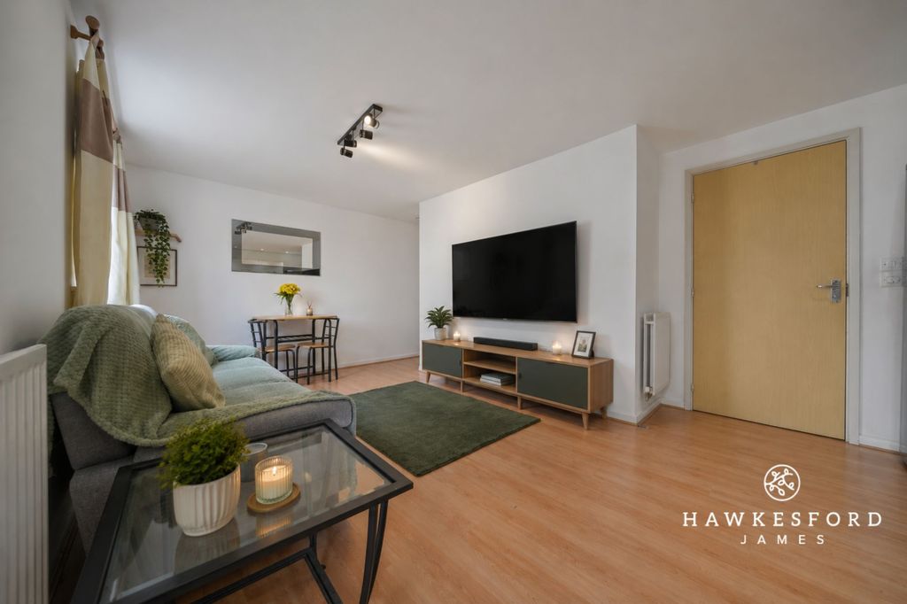 Property photo 2 of 15 Onyx Drive, Sittingbourne - Living Area/Kitchen