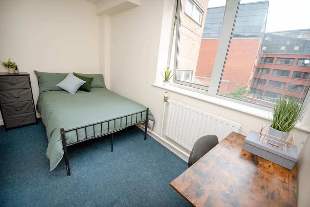 Property photo 2 of 3 Bright And Inviting Double Bedroom Featuring A Com...